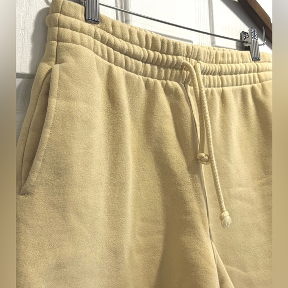 Aritzia TNA Cozy Fleece Boyfriend 6" Sweat Shorts Yellow Wheat Size Small - Picture 5 of 9